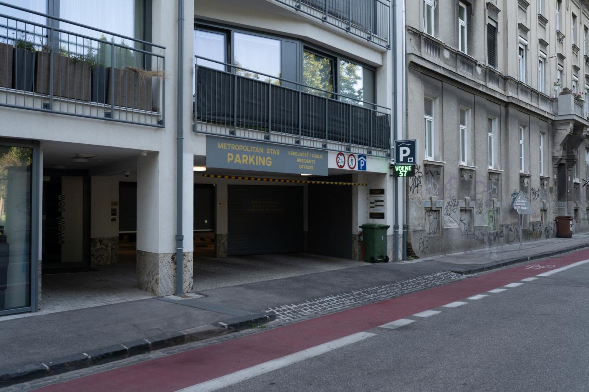 Hotel Reverie - Dependance, Check-In At Metropolitan Star Bratislava Dış mekan fotoğraf