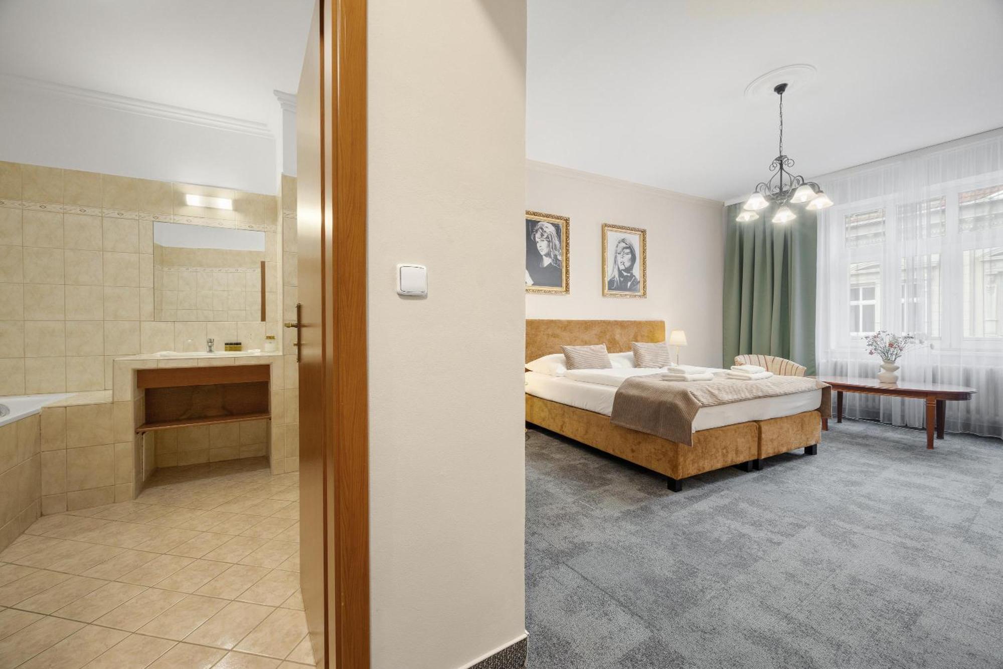 Hotel Reverie - Dependance, Check-In At Metropolitan Star Bratislava Dış mekan fotoğraf
