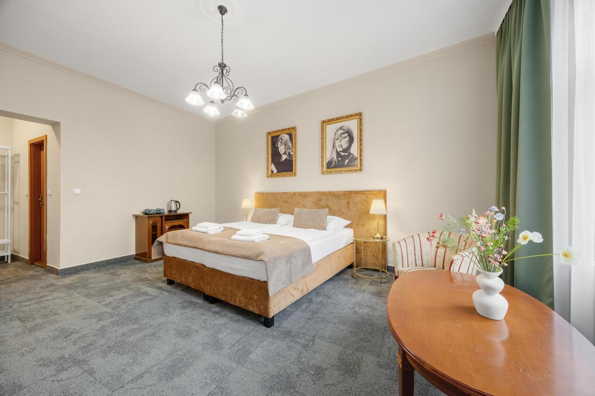 Hotel Reverie - Dependance, Check-In At Metropolitan Star Bratislava Dış mekan fotoğraf