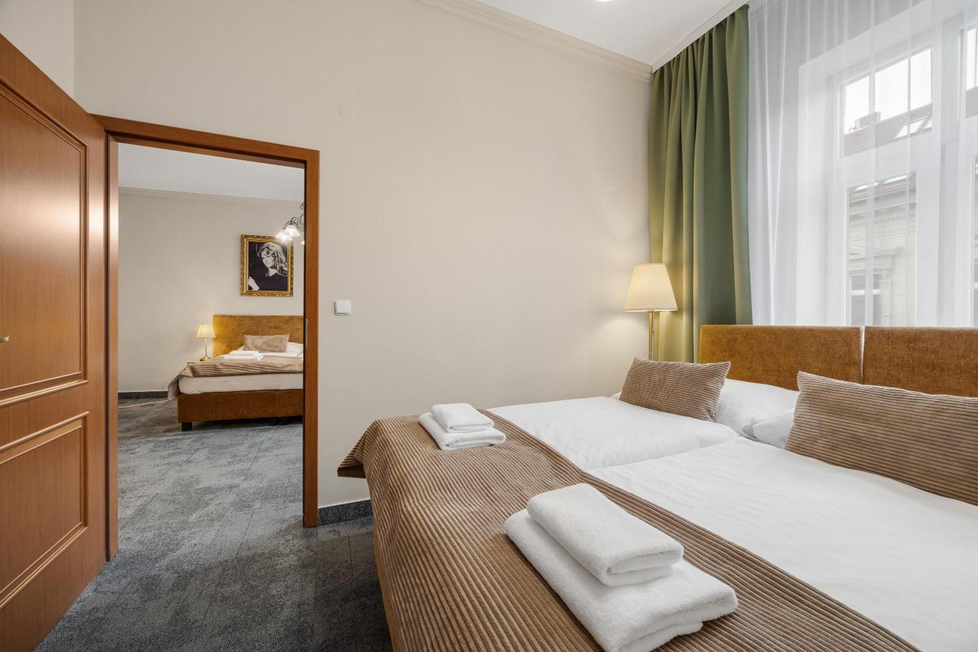 Hotel Reverie - Dependance, Check-In At Metropolitan Star Bratislava Dış mekan fotoğraf
