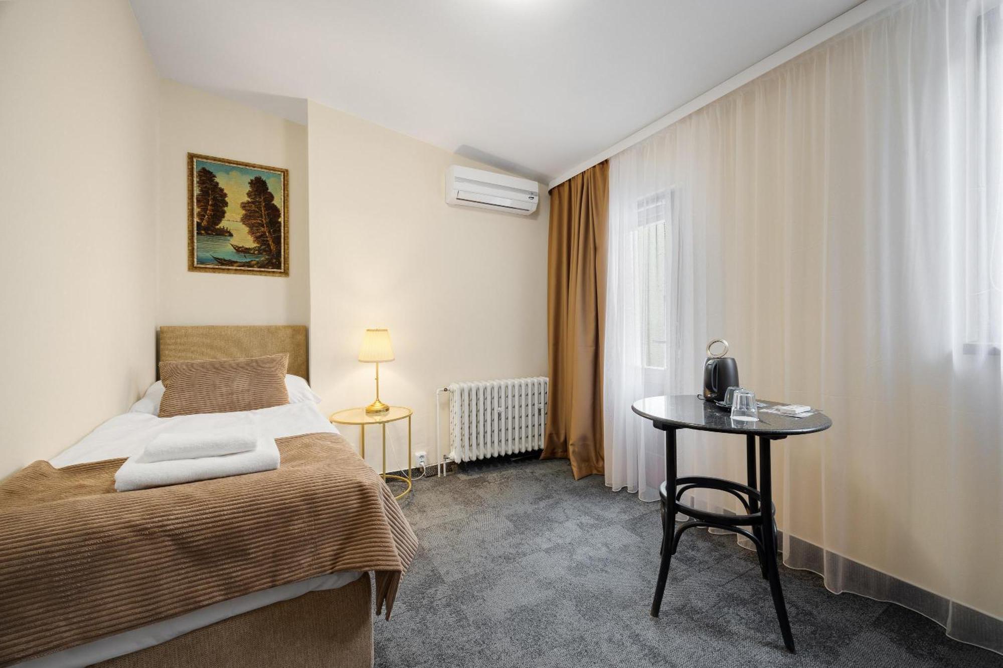 Hotel Reverie - Dependance, Check-In At Metropolitan Star Bratislava Dış mekan fotoğraf