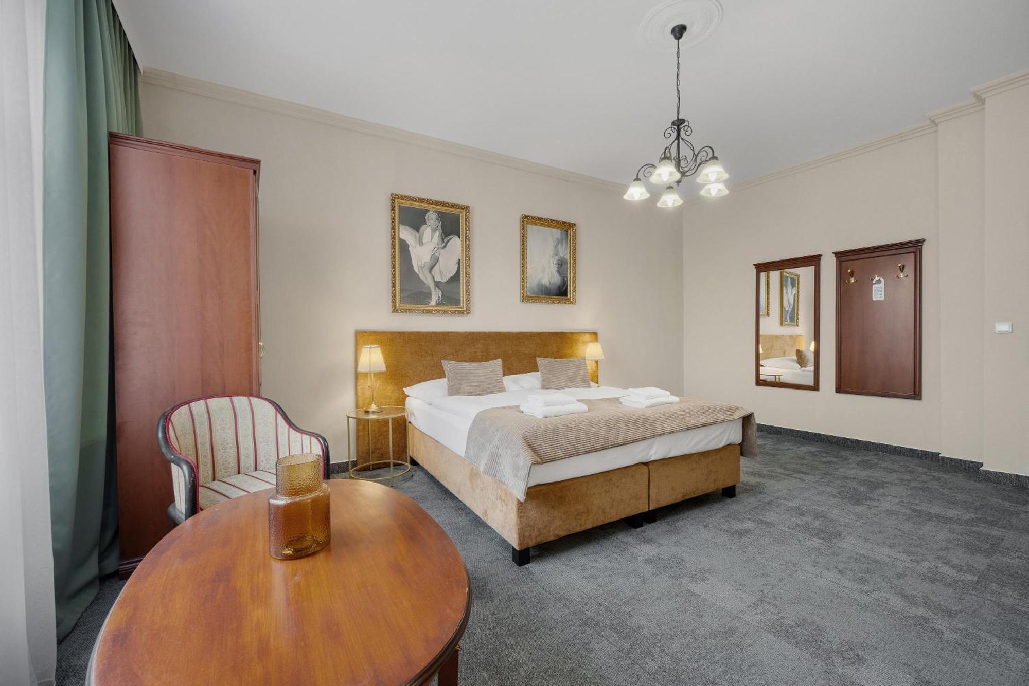 Hotel Reverie - Dependance, Check-In At Metropolitan Star Bratislava Dış mekan fotoğraf